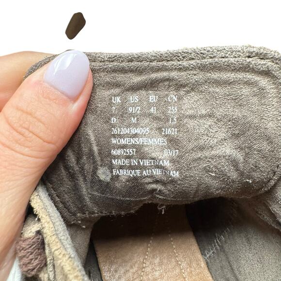 Clarks Carleta Lyon Khaki Suede Leather Lace Up Rubber Heeled Ankle Boots - Picture 9 of 10